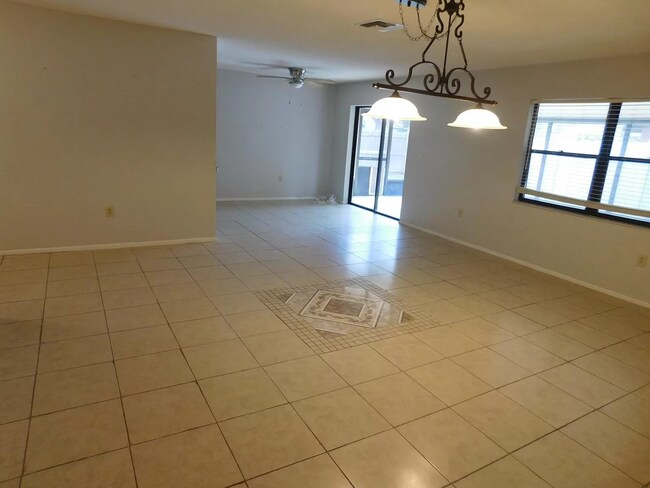Building Photo - Fantastic 3/2 Home in Sarasota, with Yard ...