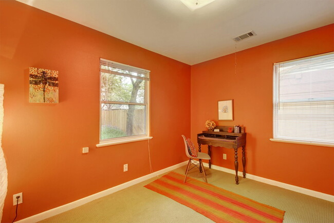 Building Photo - 1910 W St Johns Ave