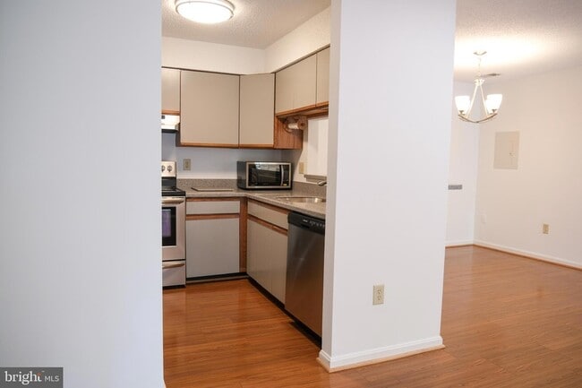 Building Photo - 6941 Mary Caroline Cir