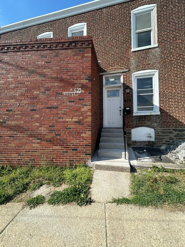 Building Photo - 423 Righter St