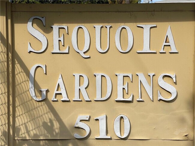 Building Photo - 550 SE 2nd Ave