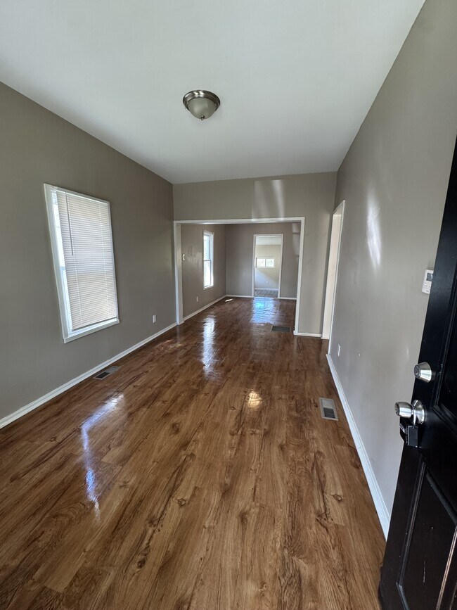 Building Photo - 206 N Sutphin St