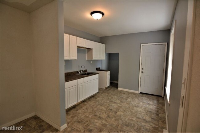 Building Photo - 4 br, 1 bath House - 322 Hanover Ave