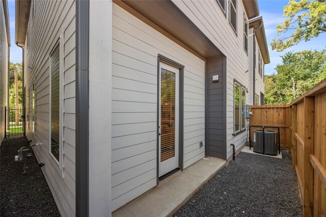 Building Photo - 1308 Neiman Ln