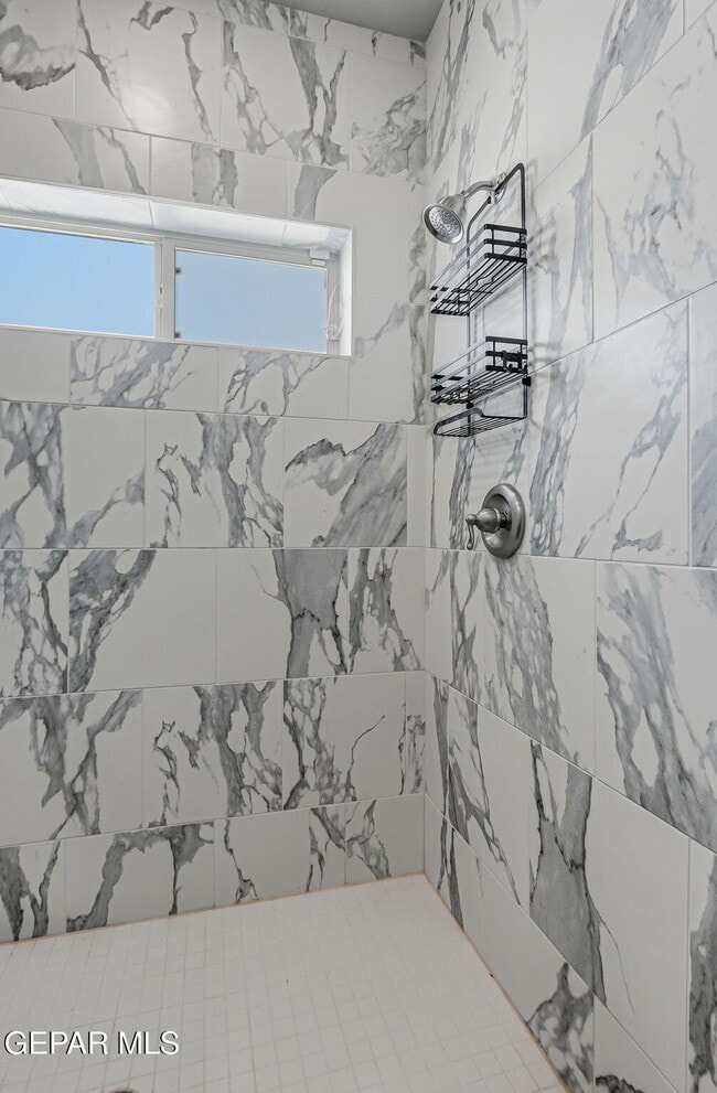 Building Photo - 51049 Fox Trl Ave