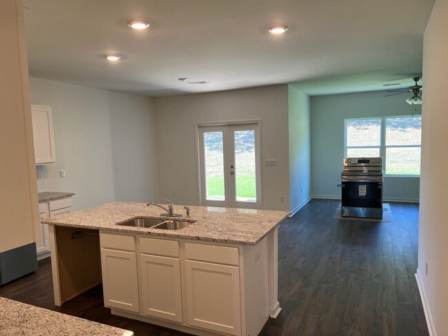 Building Photo - Margaret Location, 1 level 4 BR / 2 BA on Cul-da-sac