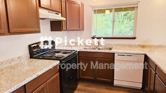 Building Photo - 4629 Beach Dr E