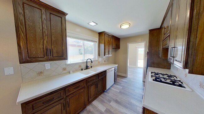 Building Photo - Coming Soon: Spacious 3Bd 2Ba College Park West Home