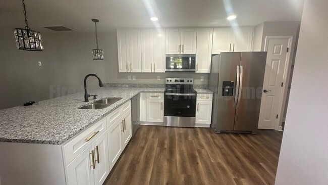 Building Photo - FULLY FURNISHED - Beautiful 1 Bed, 1 Bath ...