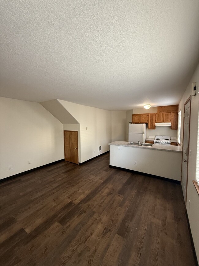 Building Photo - 1-Bedroom with new laminate flooring; Near...