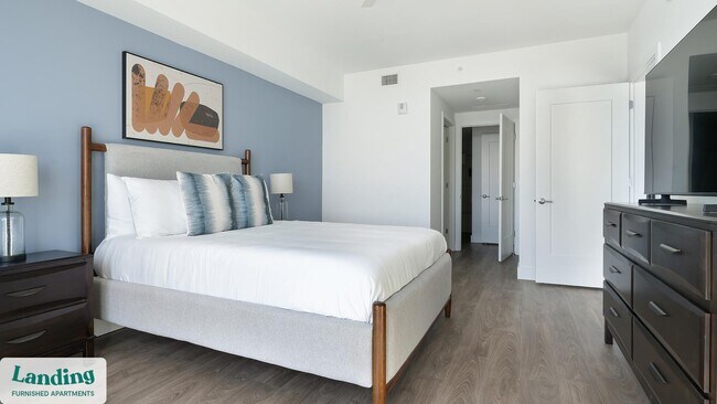 Building Photo - 1950 Mayfair St