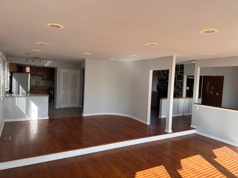 Building Photo - 4832 Old Orchard Rd