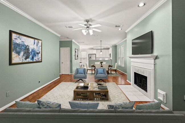 Building Photo - 2124 Gillette St