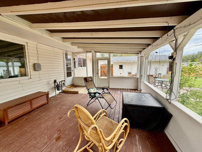 Building Photo - Charming Updated 3-Bedroom Home in Pleasant Valley