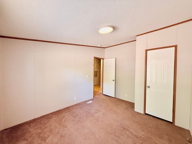 Building Photo - The Home You’ve Been Searching For!