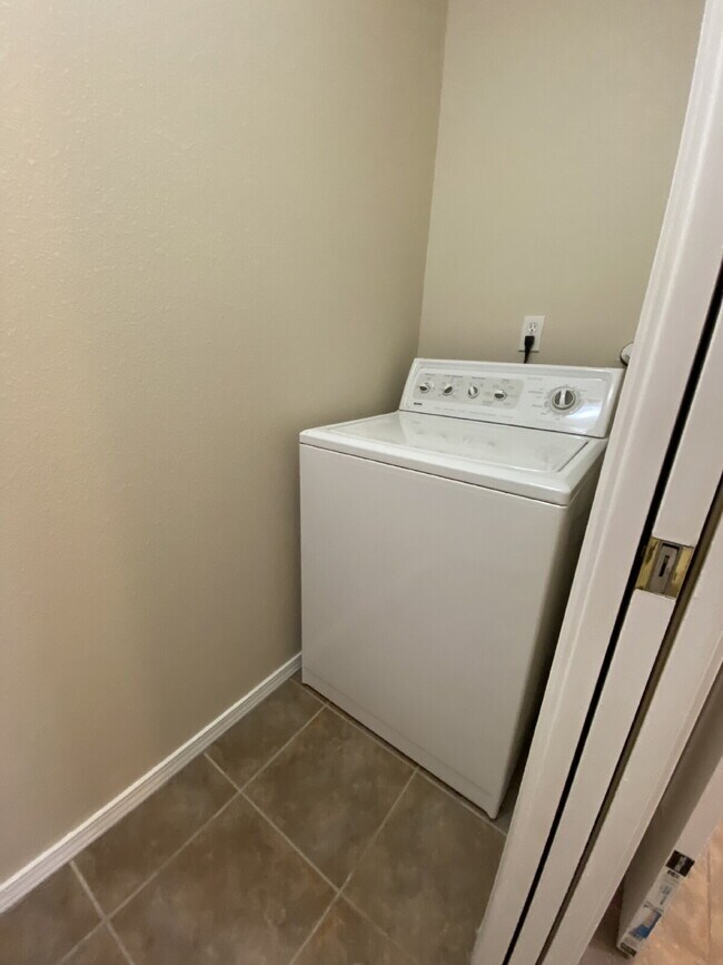 Building Photo - 2BR/1Bath - 4 Plex in Rio Rancho