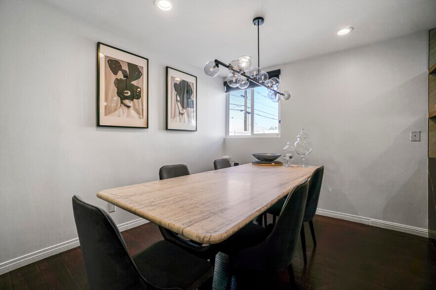 Dining room - 22041 Costanso St