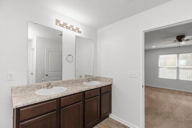 Building Photo - 1009 Limpkin St