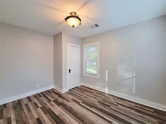 Building Photo - 1113 San Jacinto St