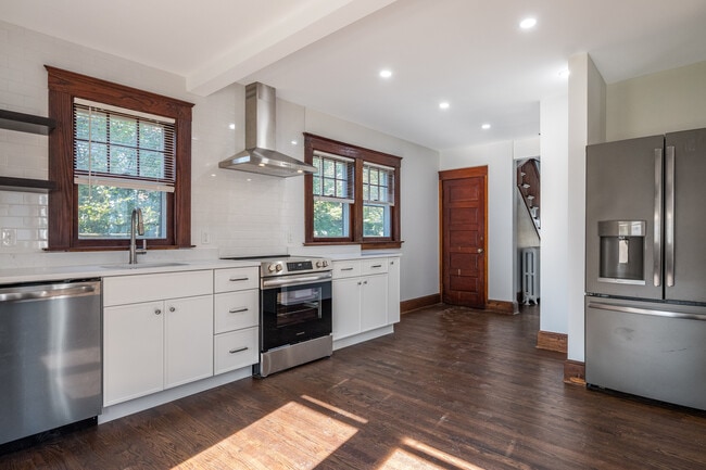 Building Photo - 18 Graves Ave