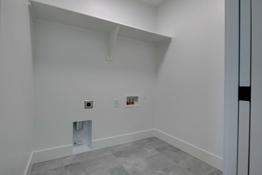 Building Photo - 806 Rio Vis Lp