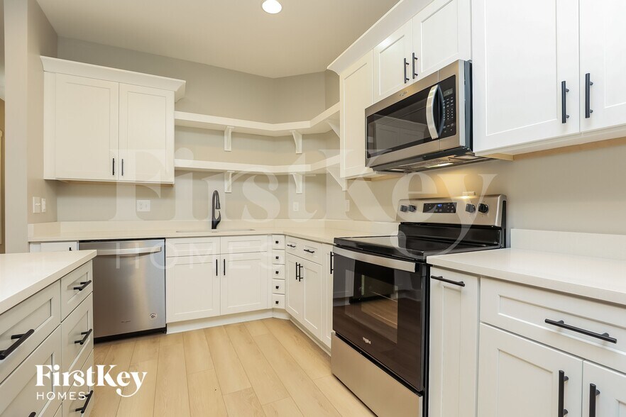 Building Photo - 2045 Hamilton Hill Dr
