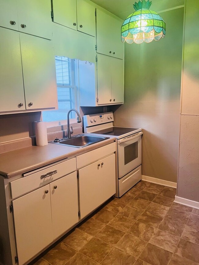 Building Photo - Central Salina