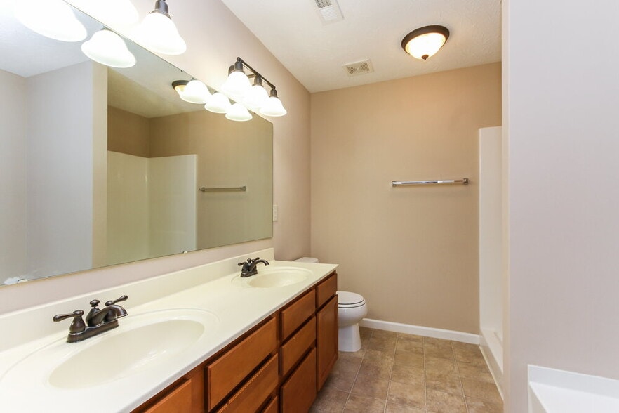 Building Photo - 2294 McGregor Dr