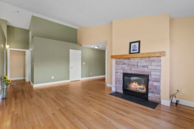 Building Photo - Delightful 3-Bedroom, 2-Bathroom with Fenc...