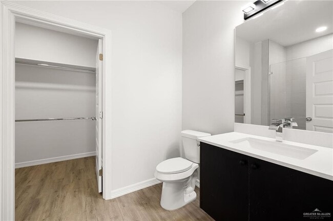 Building Photo - 18 Larkspur Ave