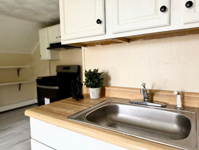 Building Photo - 37 Hotchkiss St