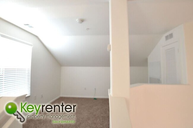 Building Photo - 5350 Dunlay Dr