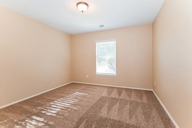 Building Photo - 120 Lightning Trl