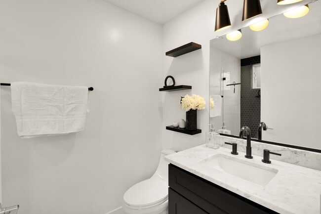 Building Photo - 822 Kennedy St NW