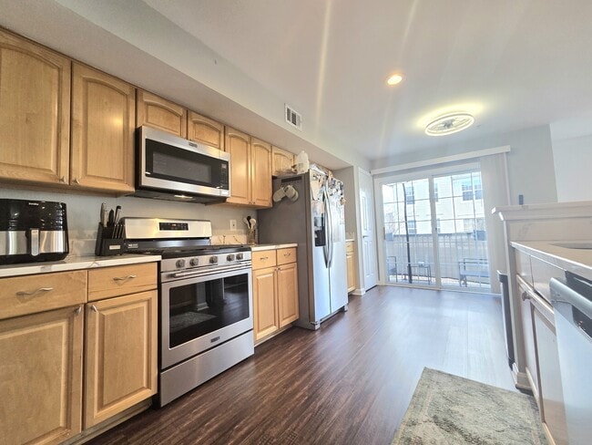 Building Photo - 1604 Post Oak Dr