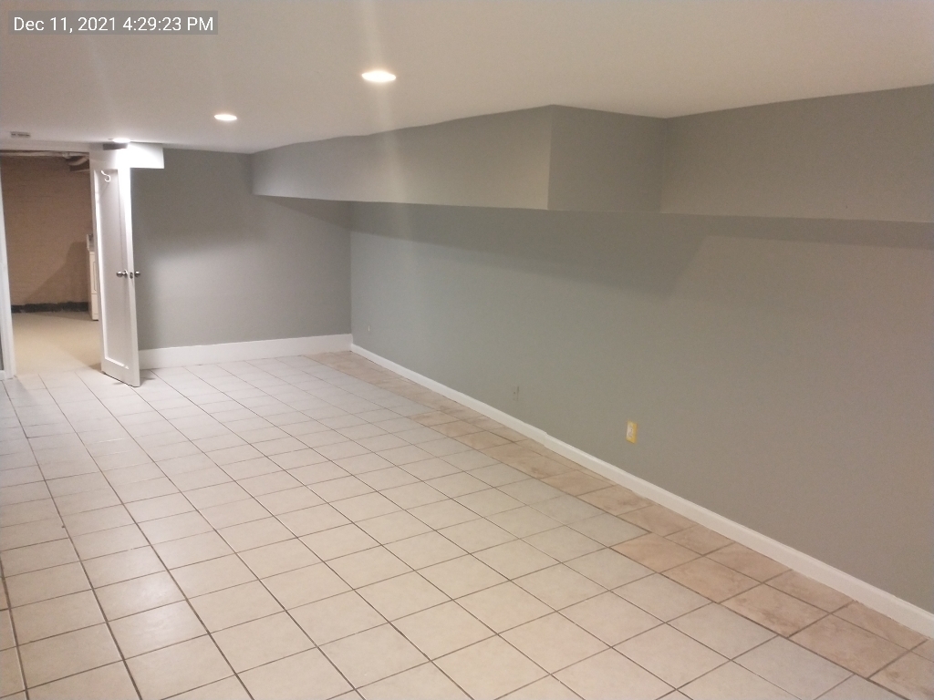 Building Photo - 209 N Ellwood Ave