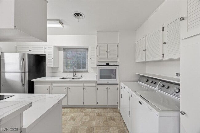 Building Photo - 4305 Via Olivero Ave