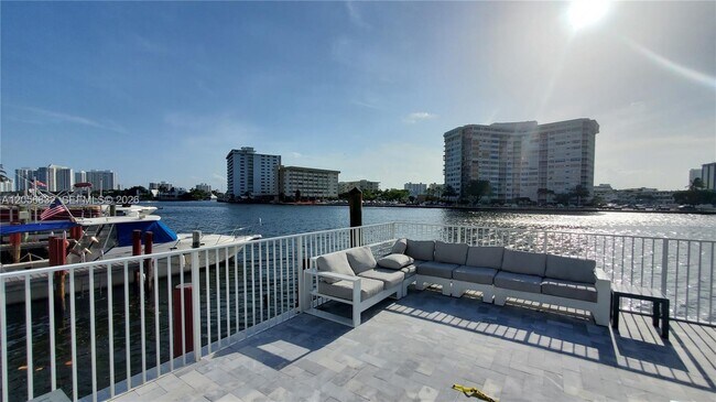 Building Photo - 1849 S Ocean Dr