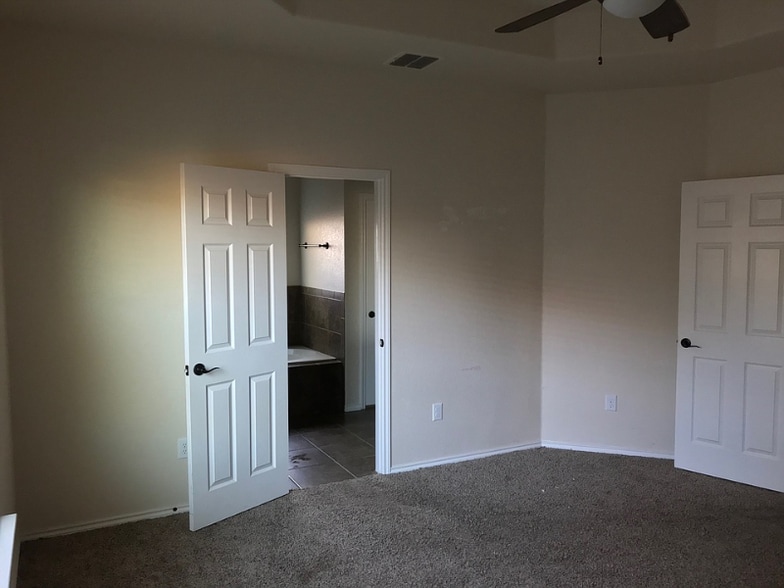 Building Photo - 1326 Crane Ct