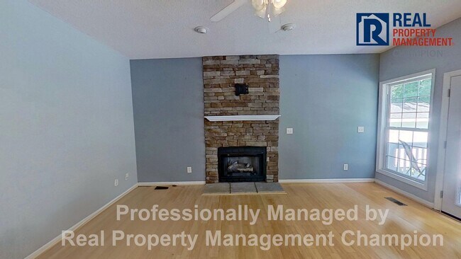 Building Photo - Spacious Home w/Community Access to Intra-...