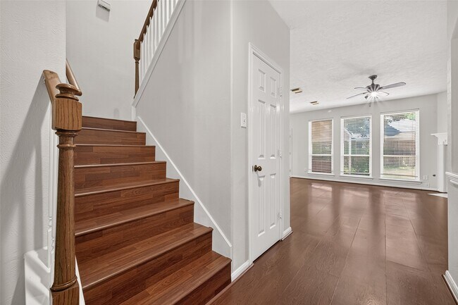 Building Photo - 12110 Laurel Ct