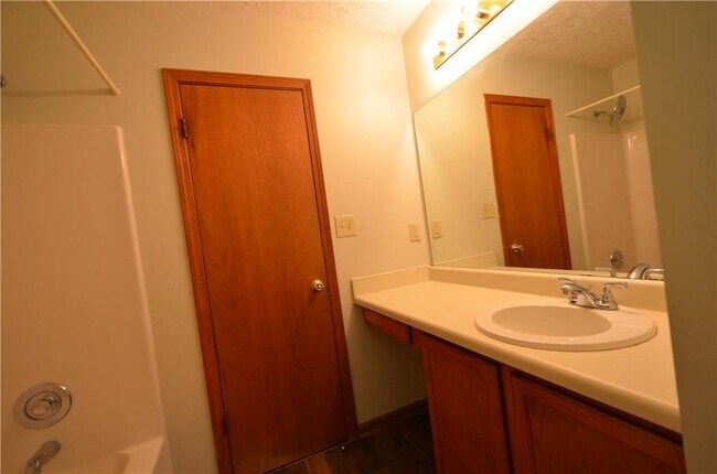 Building Photo - 19 Gwen Ct