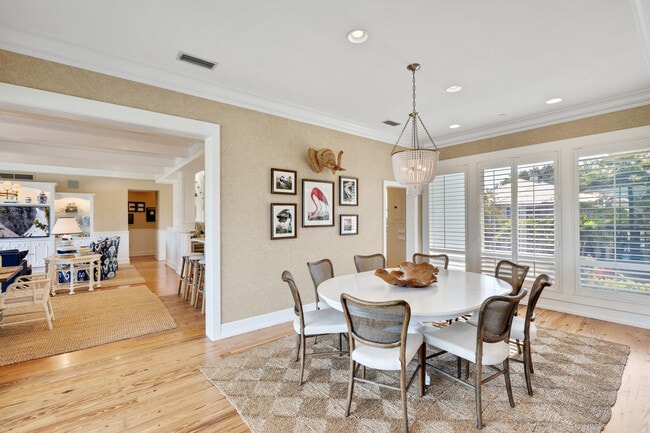 Building Photo - 121 Damfino St