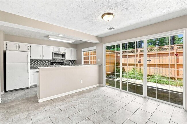 Building Photo - 5557 Clover Rise Ln
