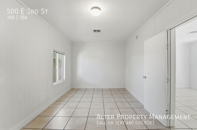 Building Photo - 500 E 3rd St