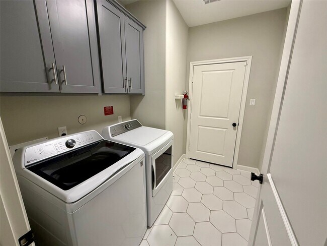 Building Photo - 9206 Anna St