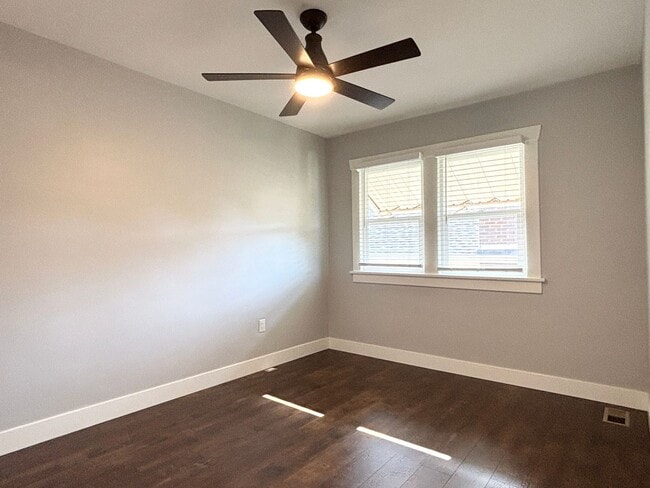 Building Photo - Stunning Remodel Near 9th & 9th!