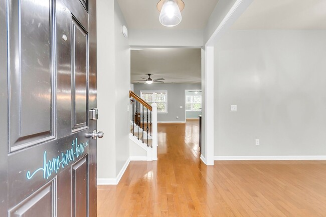 Building Photo - Bright and Spacious Home in Summerville!