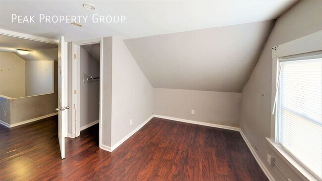 Building Photo - 2317 Stratford Ave