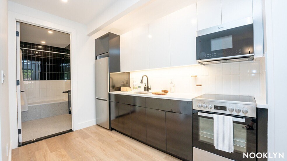 Building Photo - 1042 President St